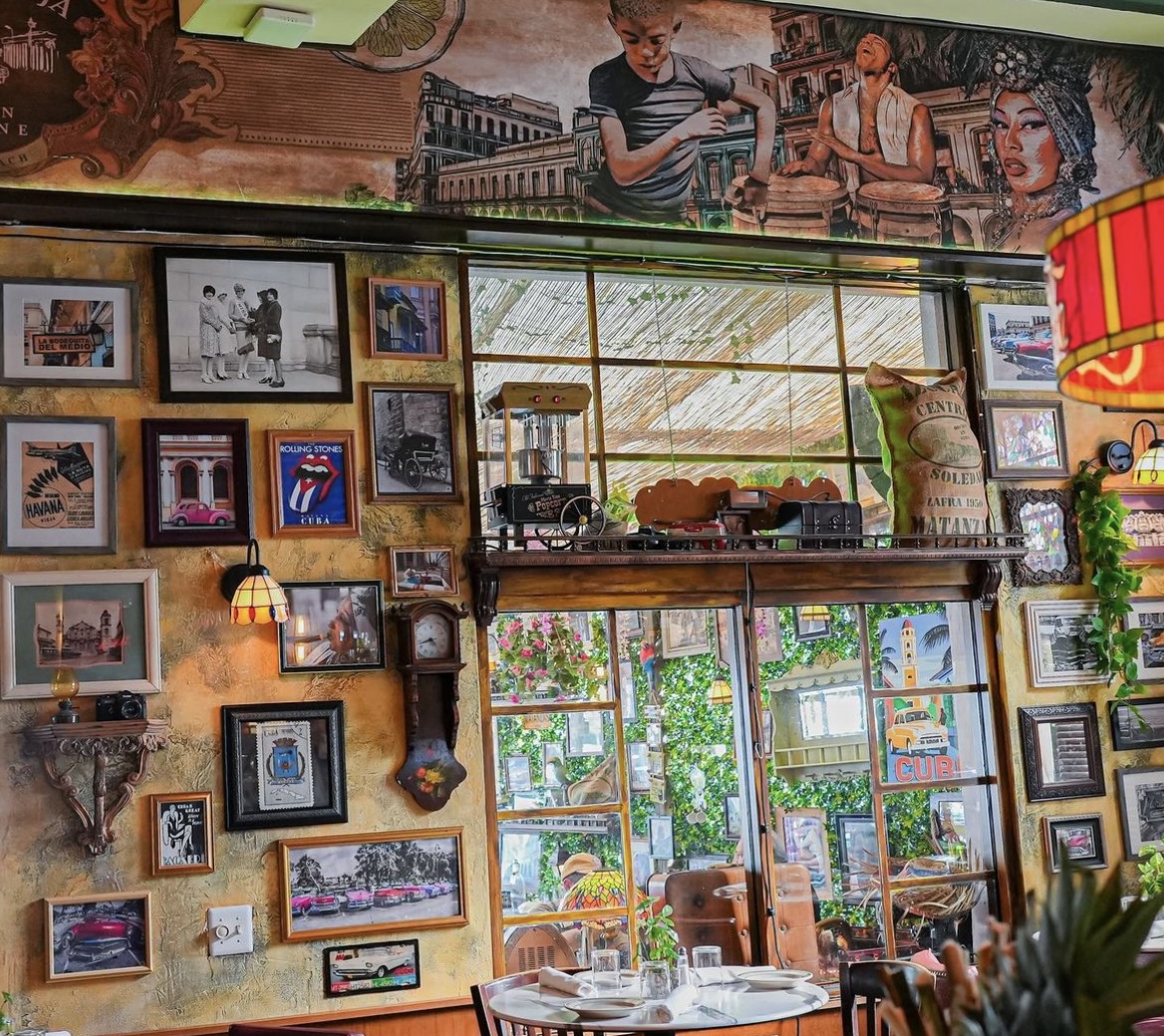 Havana Vieja restaurant ambiance